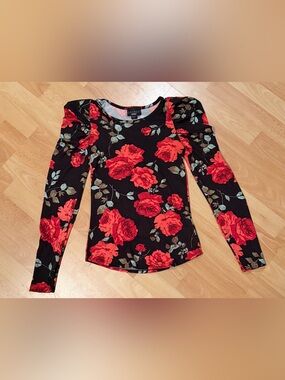 Discreet Black Long-Sleeve Top with Red Rose Print